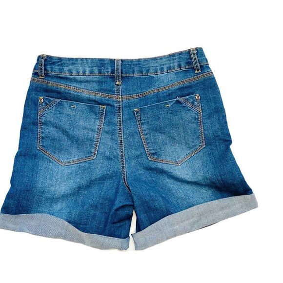 Cleo EVERYBODY High Rise Patch Rolled Hem Stretch Jean Shorts - Picture 4 of 4